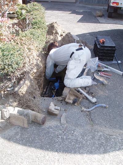 山梨県甲府市で量水器（水道メーター）BOX交換